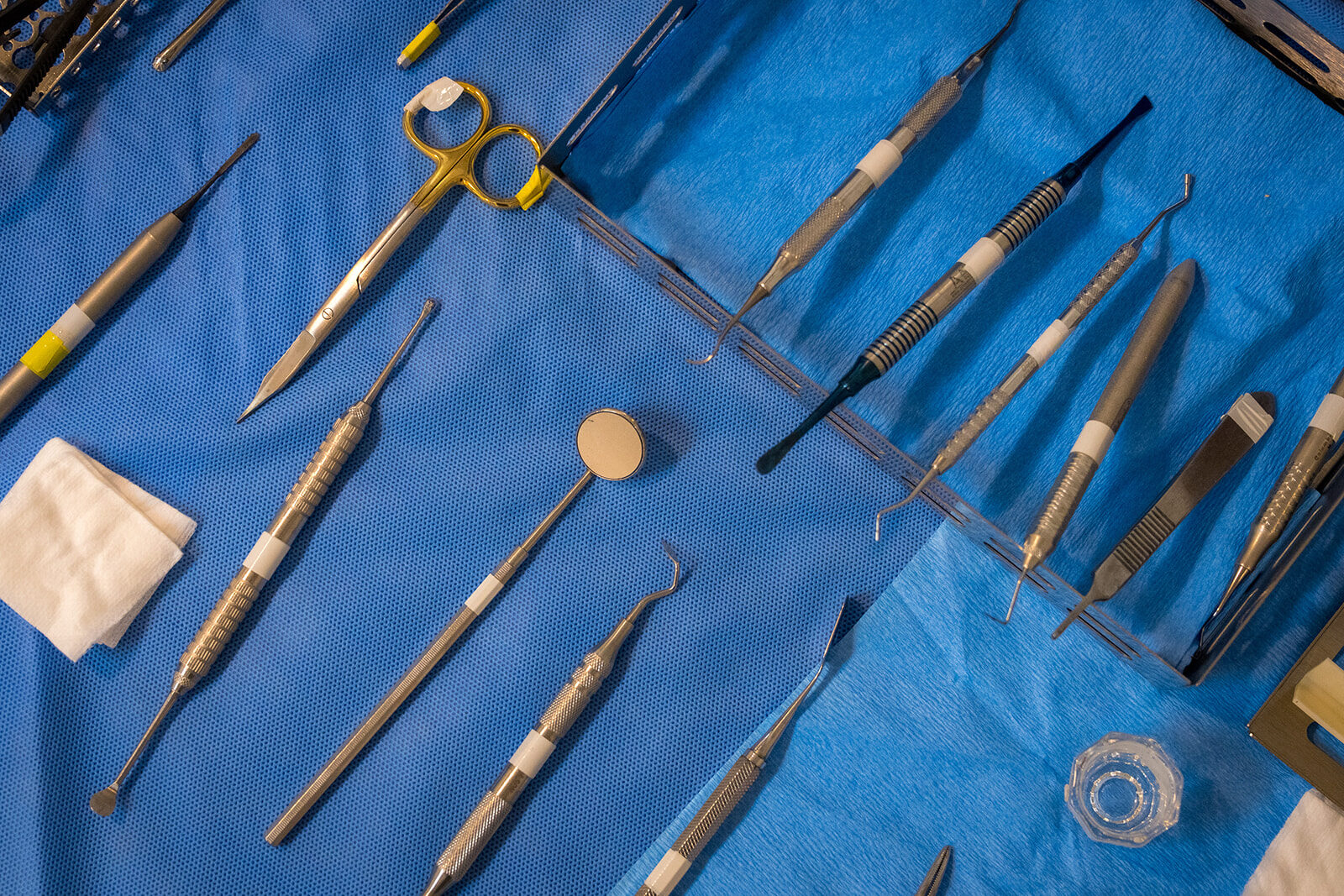 Sterilized periodontal surgical instruments on a tray